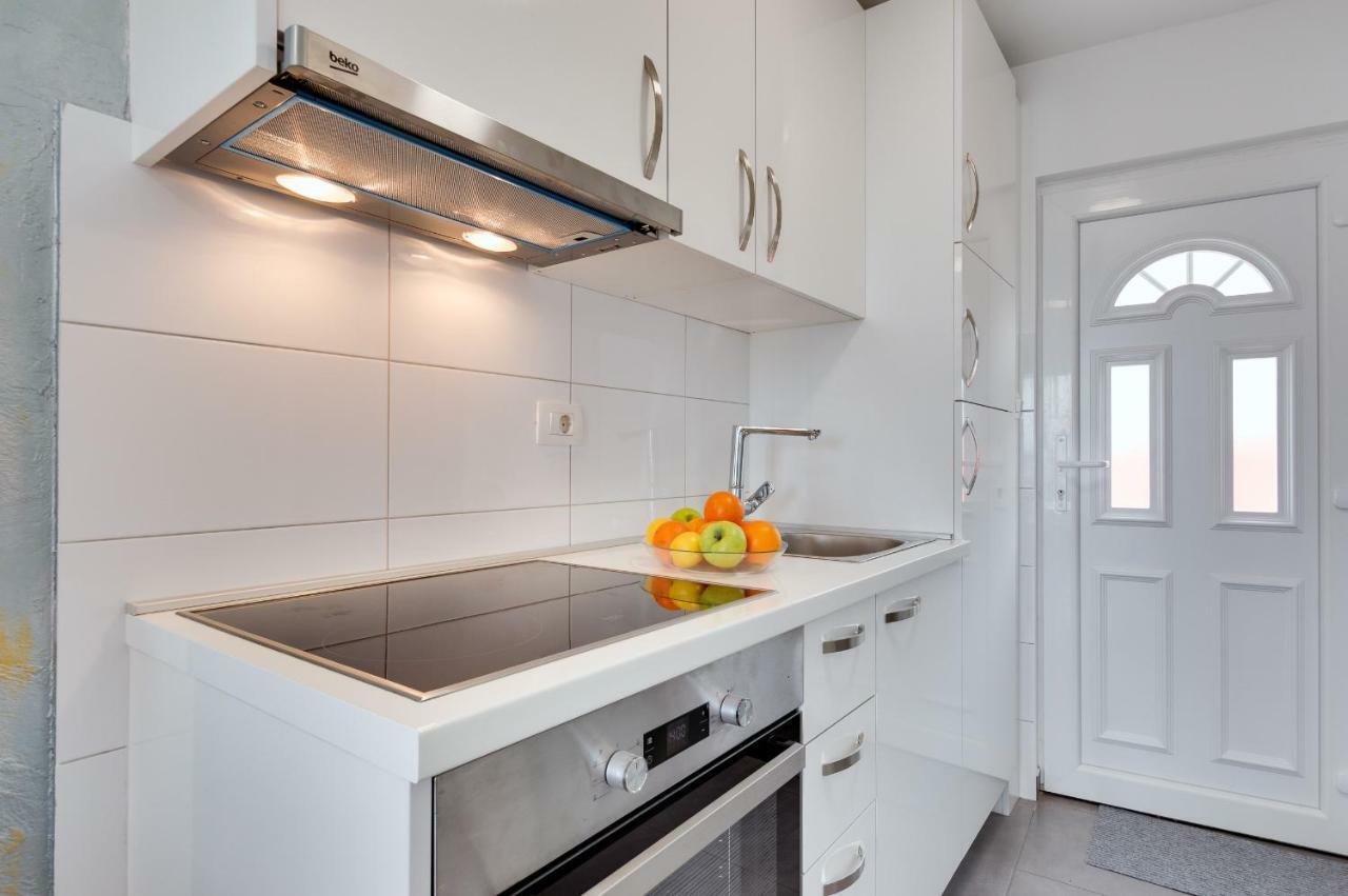 Boutique Wind Rose Apartment By The Beach بودْسْتغانا المظهر الخارجي الصورة